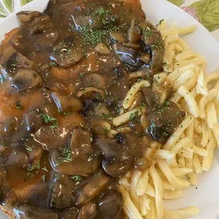 Jaegerschnitzel mit spätzle