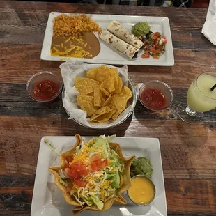 Taco salad, free chip &amp; salsa (medium spice, cold) tacos Al carbon