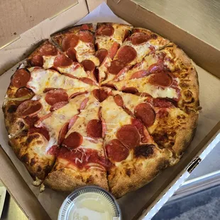 Large pepperoni pizza