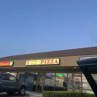 Angelina's pizza, gate keep!!