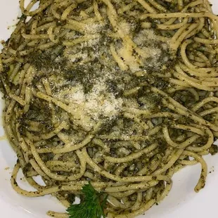 spaghetti with pesto dinner