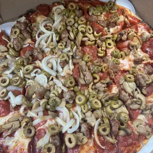 It&apos;s a pretty pizza. It would be prettier without the mushrooms.