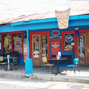 the outside of a restaurant