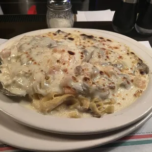 Alfredo pasta, along with Shrimp, &amp; Mushrooms, topped with a cheese bake. Amazing ‼