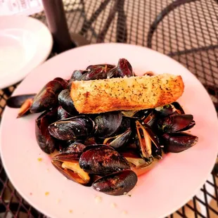 Huge bowl of muscles for Mollusk monday ($7)