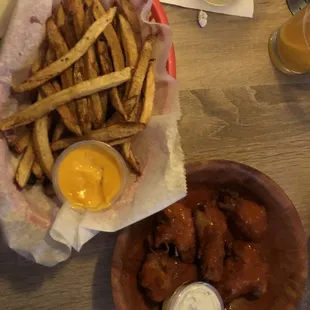 chicken wings and fried chicken, bbq chicken, fried chicken wings, food, fried chicken, poultry, chicken, chicken wings, bbq wings