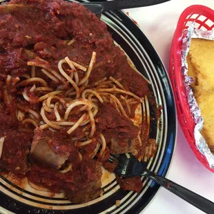 Spaghetti &amp; Sausage and Garlic Bread