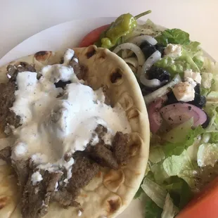 Gyro w Greek salad