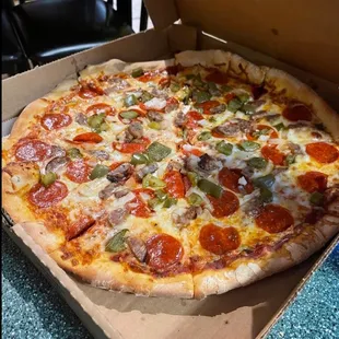 Pepperoni green peppers and mushroom pizza