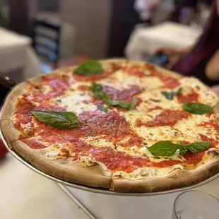 Old-Fashioned Margherita Pizza