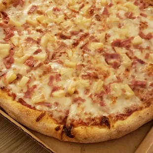 Hawaiian pizza. So delicious!!