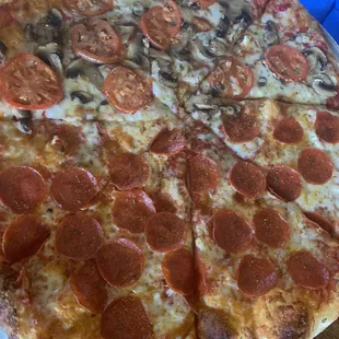 One of the best pizzas I&apos;ve ever had! Half pepperoni, half mushroom/tomato