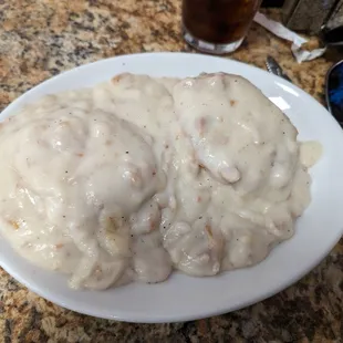 a plate of chicken and gravy