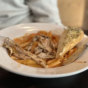 a plate of pasta with chicken