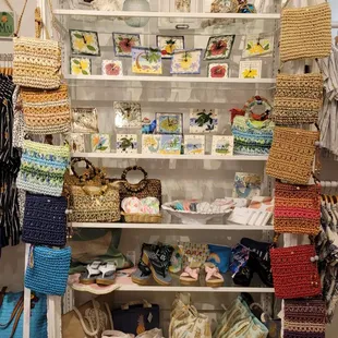 Gift &amp; accessories