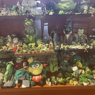 Frogs, so many ... too many to count!