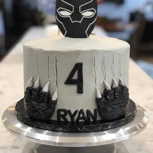 a black panther cake