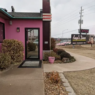Always stop here on our way thru! Really great food and the service is excellent.