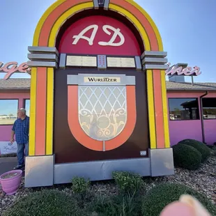 Giant Jukebox in front of Angels Diner