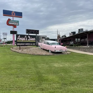 Angel&apos;s Diner Front