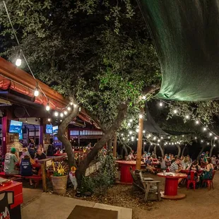 the outside of the restaurant