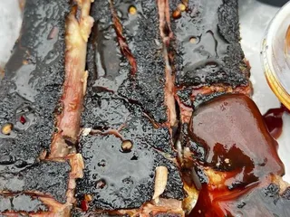 Red Eye’s Git-N-Messy Smokehouse & Tavern