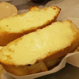 Basket of garlic bread with cheese (6 pieces)