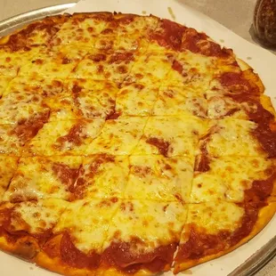 Medium thin crust pepperoni pizza