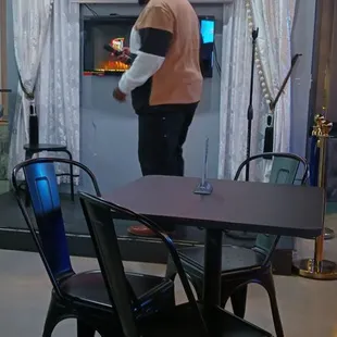 He ate pizza and got the energy to sing!!!!