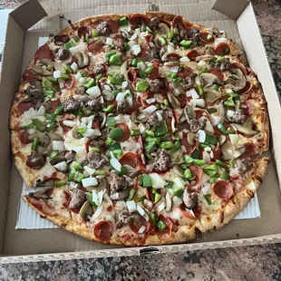 Ange's Combo Pizza: Look at that Beauty!