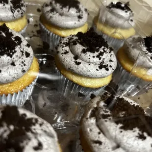 Oreo Avalanche Cupcakes