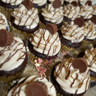 Peanut Butta Luvva Cupcakes - Chocolate Cupcakes with Peanut Butter Frosting, chocolate drizzle &amp; topped with a mini peanut butter cup