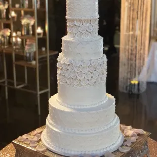 Beautiful and delicious buttercream wedding cake!!