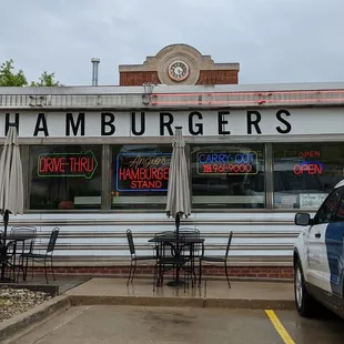 the outside of the restaurant