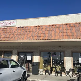 the outside of the restaurant