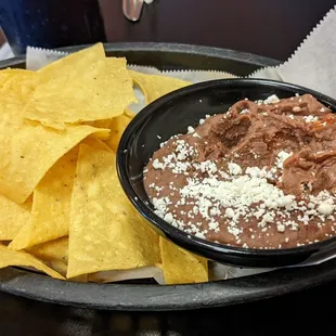 Chips with refried beans (very delicious and very authentic)