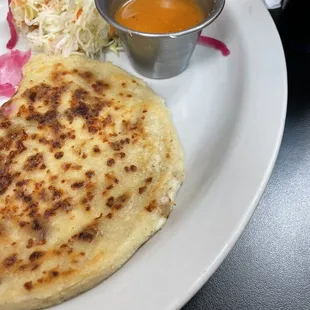 Pupusa quesillo y chicharrón