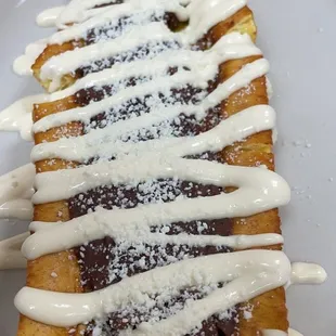 Plátano con frijoles, mantequilla, y queso