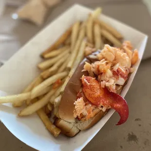 Lobster roll ($9.99)