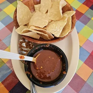 Delicious chips and salsa