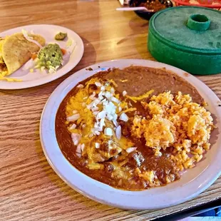 a plate of mexican food