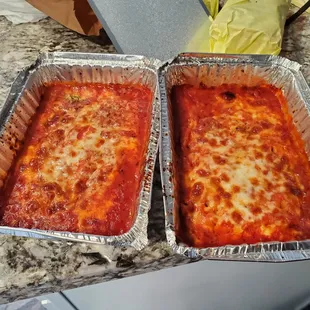 cannelloni on the left and lasagna on the right. def look the same but under that sauce is another story!!