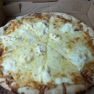 Refeed day calls for cheesy pizza . Had to come to Angie's. Make my own pizza with garlic sauce, extra cheese and ricotta!