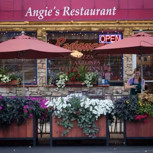 the outside of the restaurant