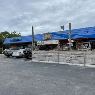 the outside of the restaurant