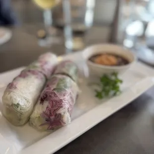 Vegan fresh rolls with tasty dipping sauce.