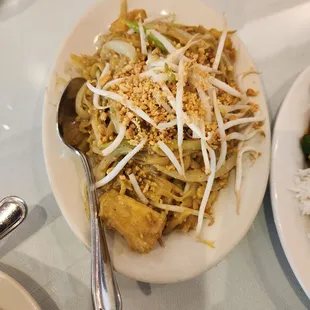 N7. Phad Thai Fusion with green curry