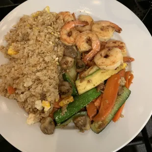 Shrimp Hibachi, comes with fried rice and mixed vegetables (zucchini, mushroom, onion and carrot) serve with homemade yum yum sauce.