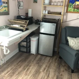 Glassware, plate-ware and utensils. Fridge with ice trays. Perfectly comfortable chair for relaxing.