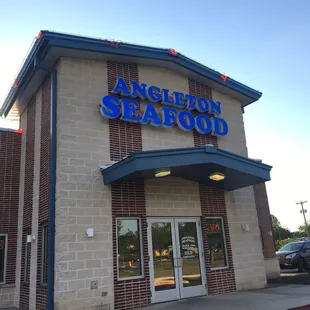 I was born, raised, and lived in Angleton for my first 48 years .. Great place to eat !!!